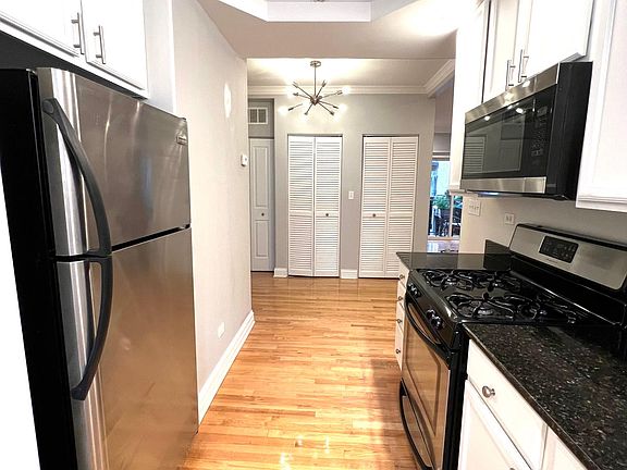 5th image of 7052 N Damen Ave #1N