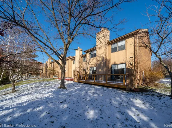 5221 Potomac Run N, West Bloomfield, MI 48322