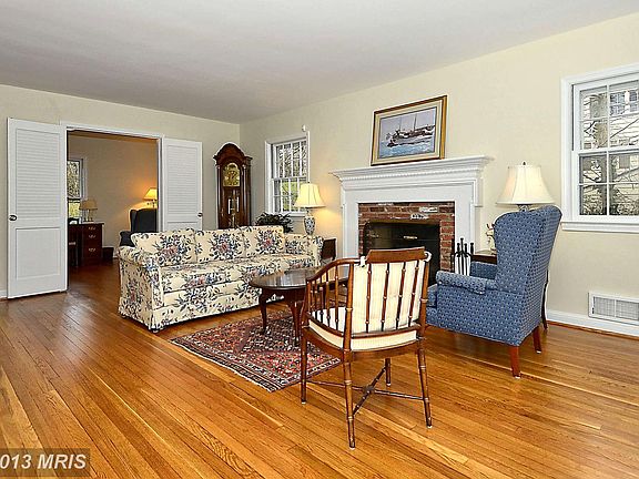 3rd image of 1812 Whiteoaks Dr
