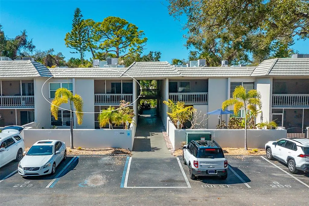 1 bed, 1.0 bath, 751 sqft, $2,250 — Photo 1