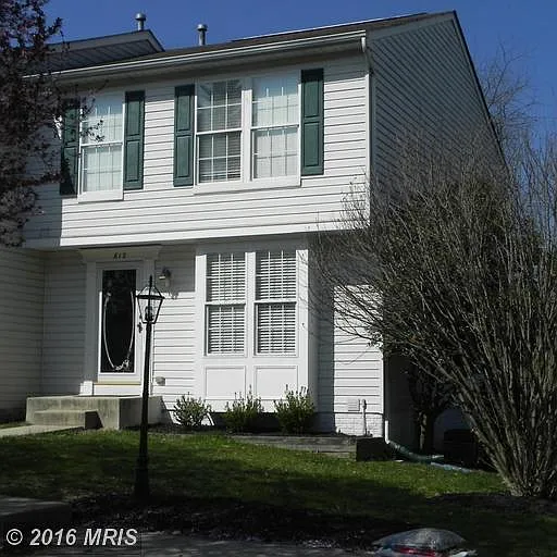 812 Stone Ct photo 1