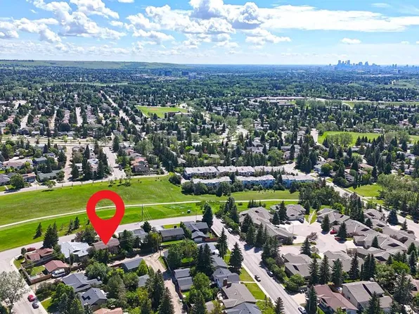 243 E Silvercreek Dr NW, Calgary, AB T3B 4H1