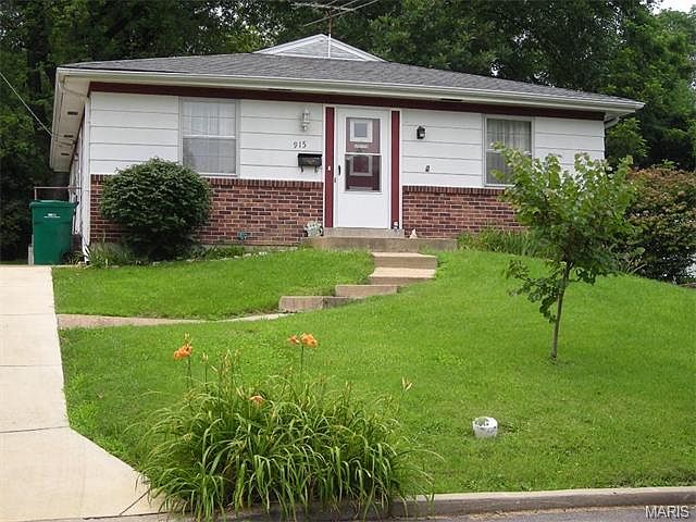 1st image of 915 Gray Ave