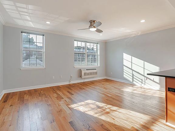 4th image of 3242 55th St #1F