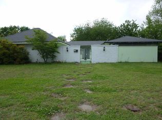 421 N Peach Tree Ln, Haysville, KS 67060