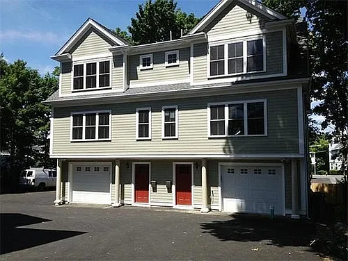 11 Sparhawk St Photo 1