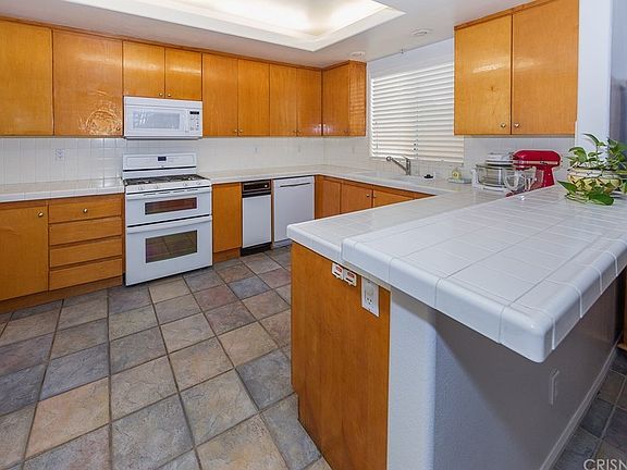 4th image of 13508 Moorpark St APT 1