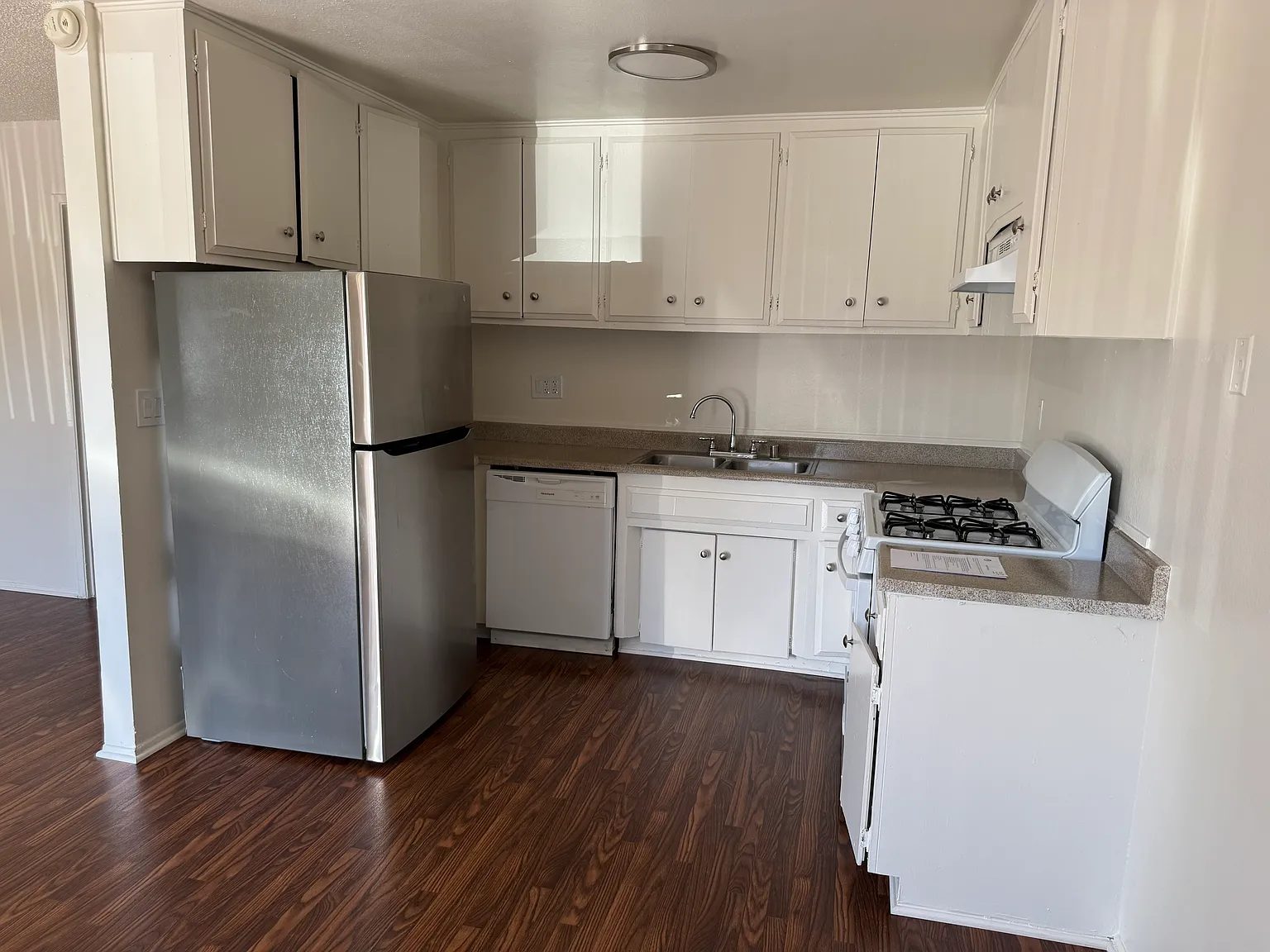 2 bed, $1,900 — Photo 3