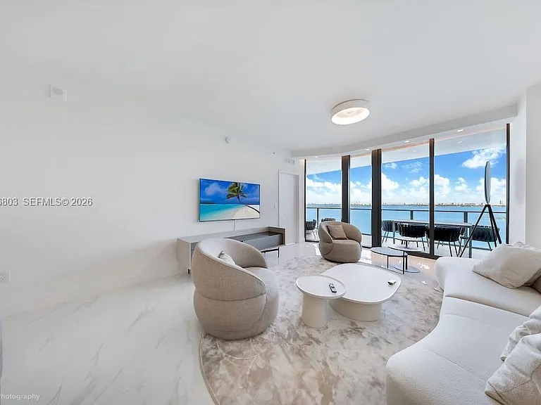 700 NE 24th St #1403 — Photo 5