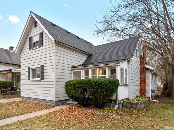 130 Meadle St, Mount Clemens, MI 48043
