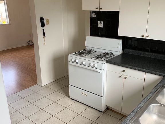 5th image of 718 Virginia Ave #2