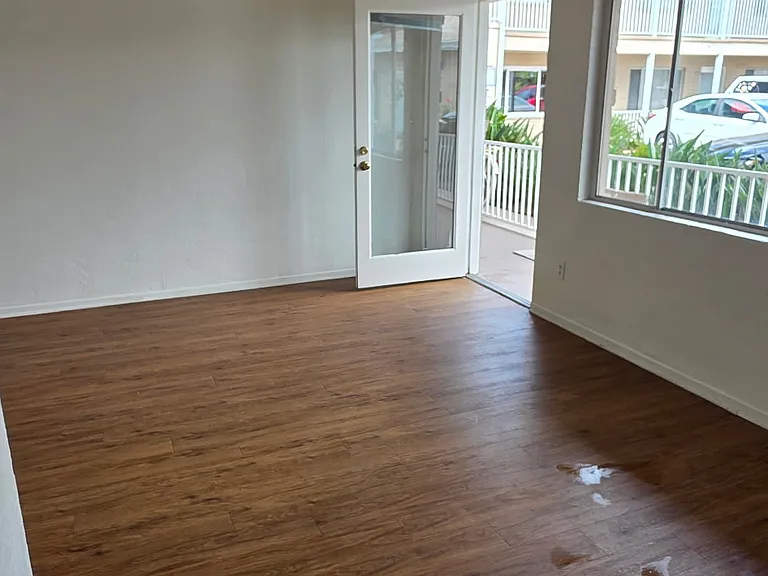 5050 Cass Street — Photo 32