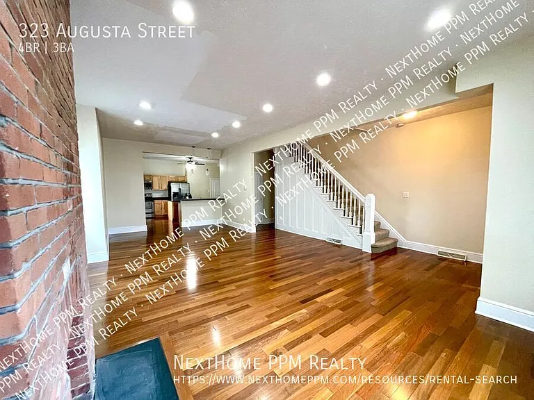 323 Augusta St — Photo 2