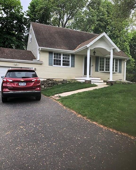 1st image of 3 Orchard Ln