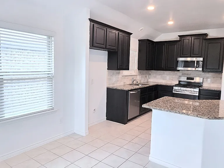 2625 Hillrich Dr — Photo 6