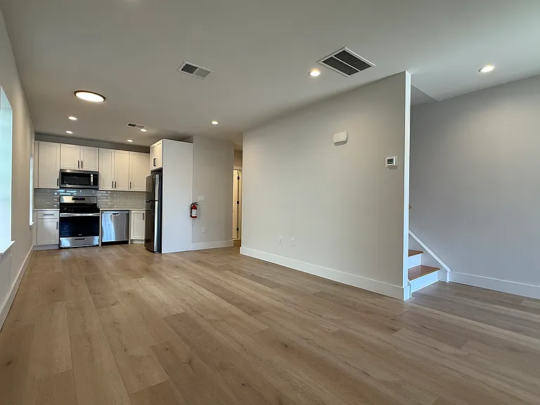 160 Main St #1 — Photo 9