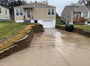 2507 Iowa St, Omaha, NE 68112