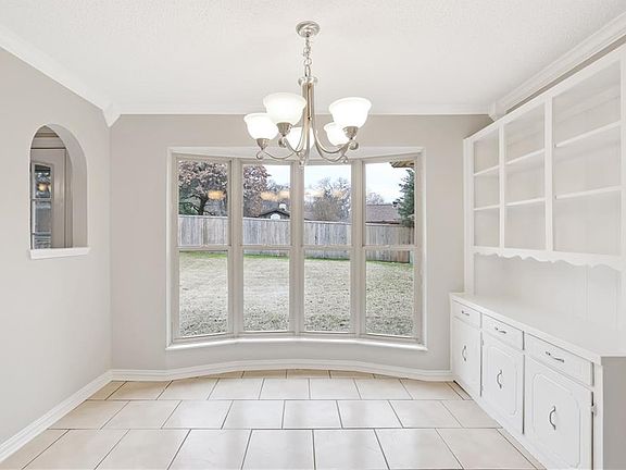 4th image of 1707 Post Oaks Dr