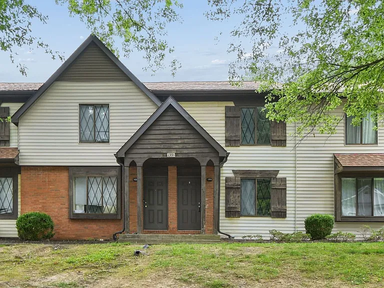 1385 Country Side Dr — Photo 3