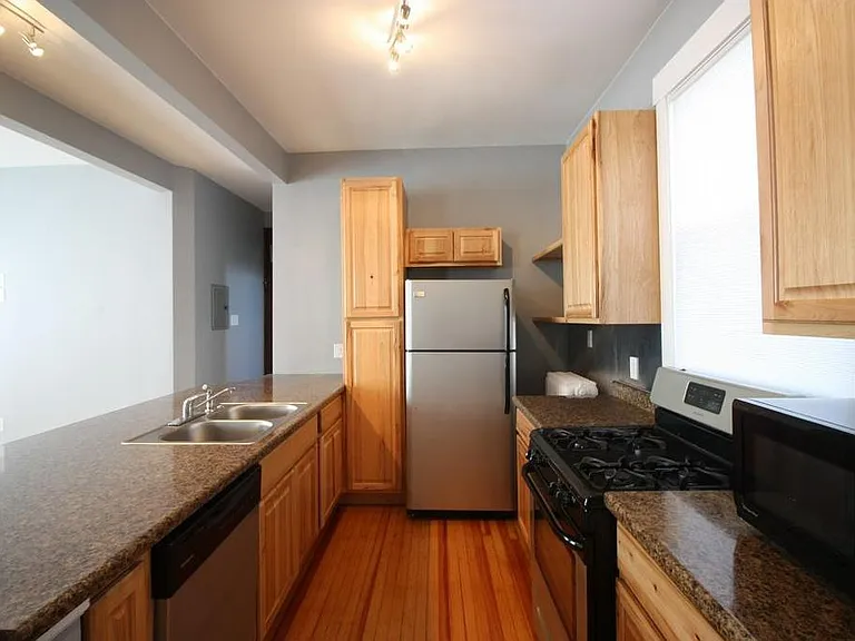 507 W 3rd Ave #201 — Photo 6