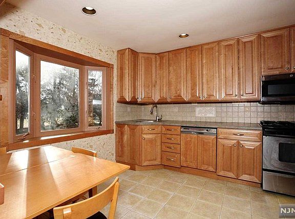 4th image of 47 Franklin Ct