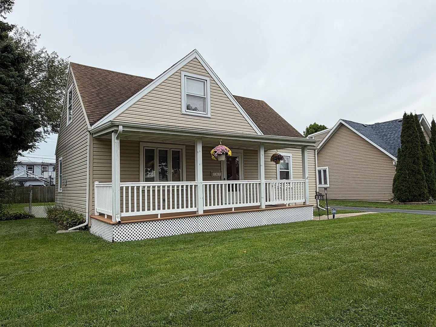 4 bed, 1325 sqft, $2,800 — Photo 2