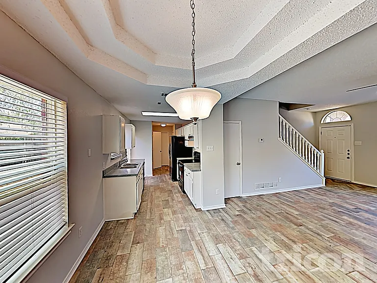 1105 Parker Ct — Photo 5