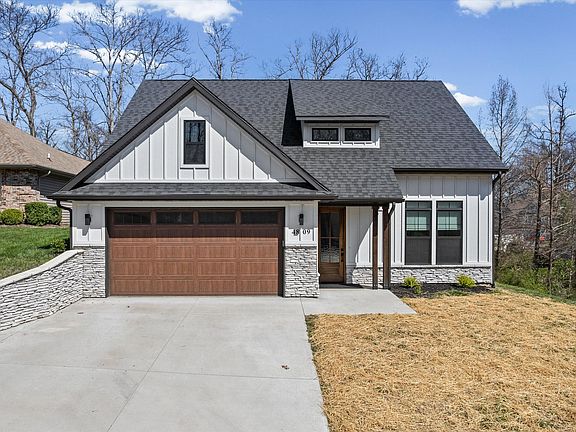 3rd image of 4809 Maple Leaf Dr