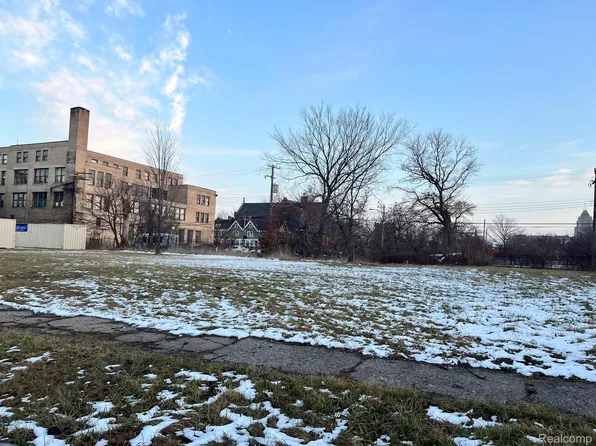 71 Hazelwood St, Detroit, MI 48202