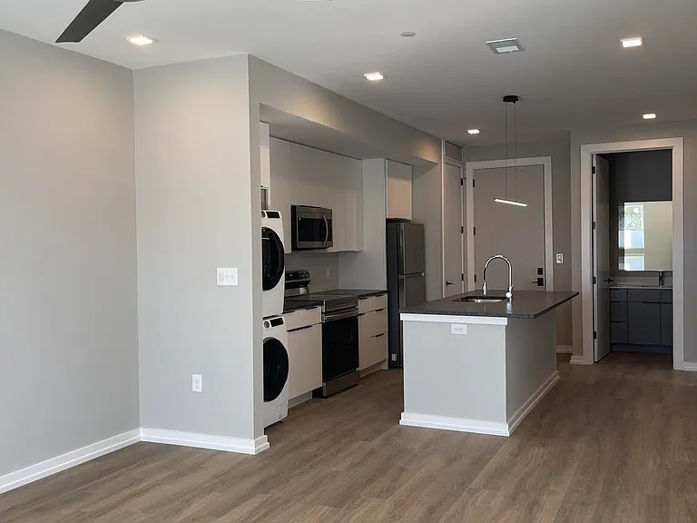 607 S 11th St #206 — Photo 6