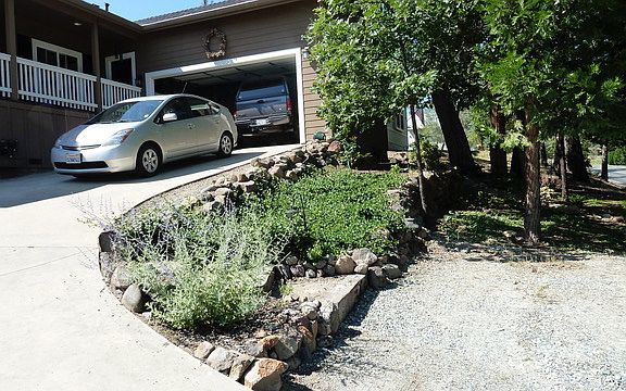2nd image of 201 Lupine Ln