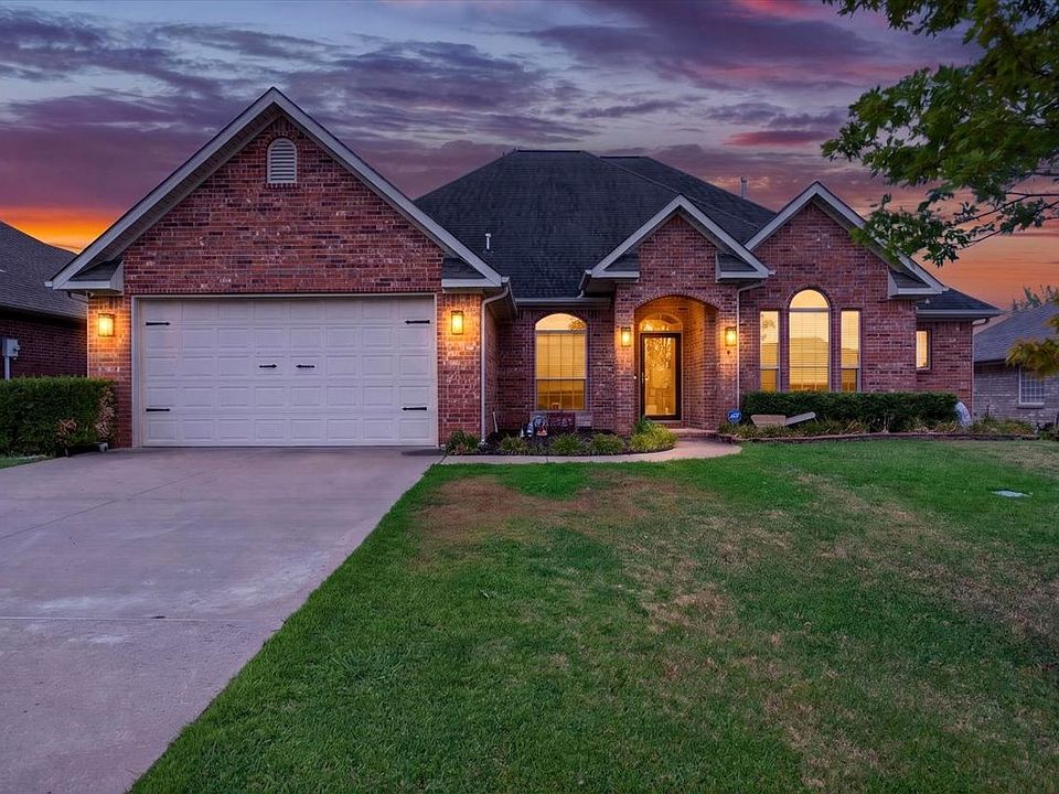 1st image of 517 Cary Pl