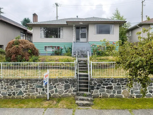 5326 Fleming St, Vancouver, BC V5P 3E9