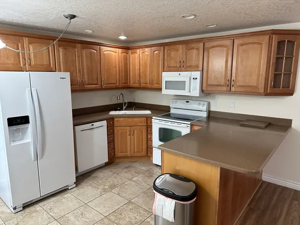 592 Hidden Cir APT B, North Salt Lake, UT 84054