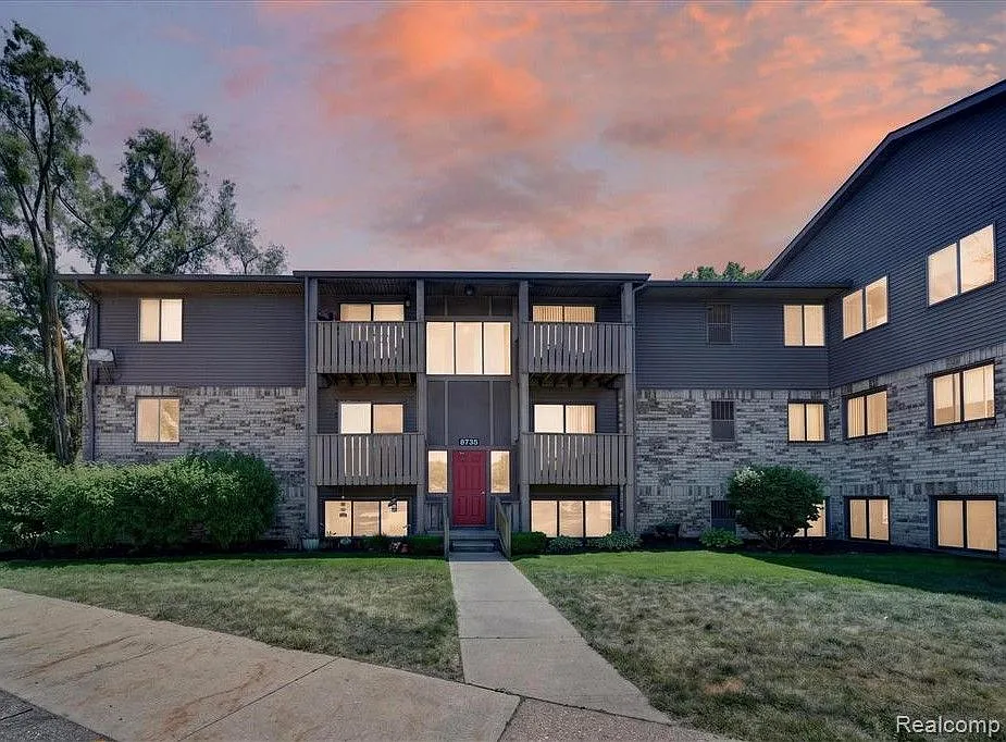 2 bed, 1.0 bath, 733 sqft, $1,300 — Photo 2