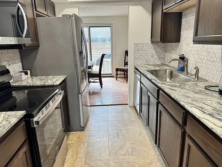 354 Charlesgate Cir — Photo 4