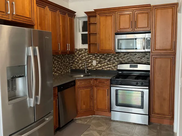 115 Ralph Avenue image 2 of 6