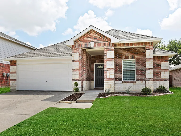 12900 Cedar Hollow Dr — Photo 2