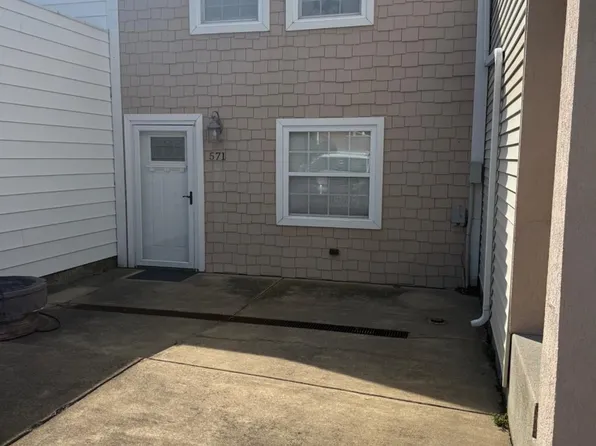 571 Bimini Dr, Sandusky, OH 44870