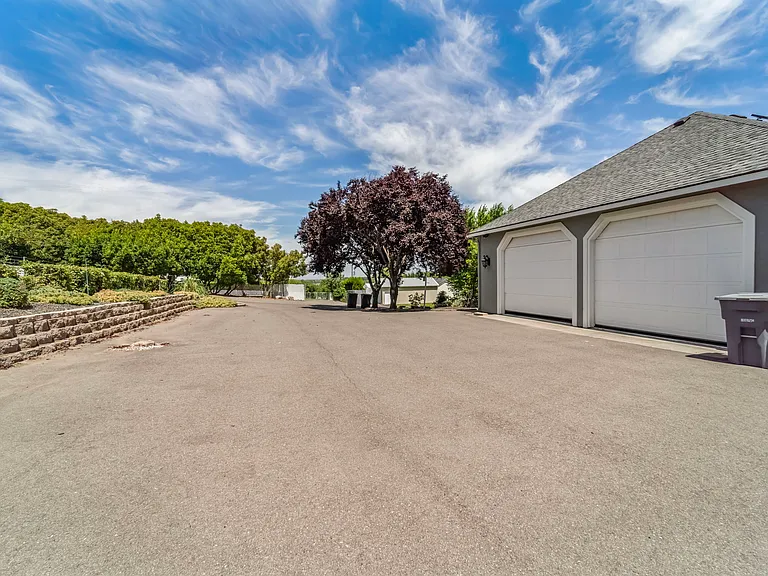 4949 Rau Ln — Photo 5