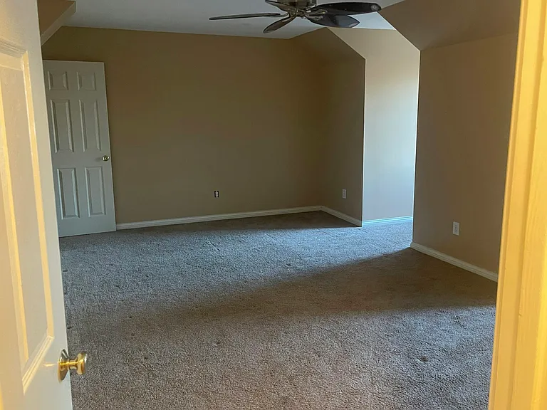 604 Emmett Creek Ln — Photo 16