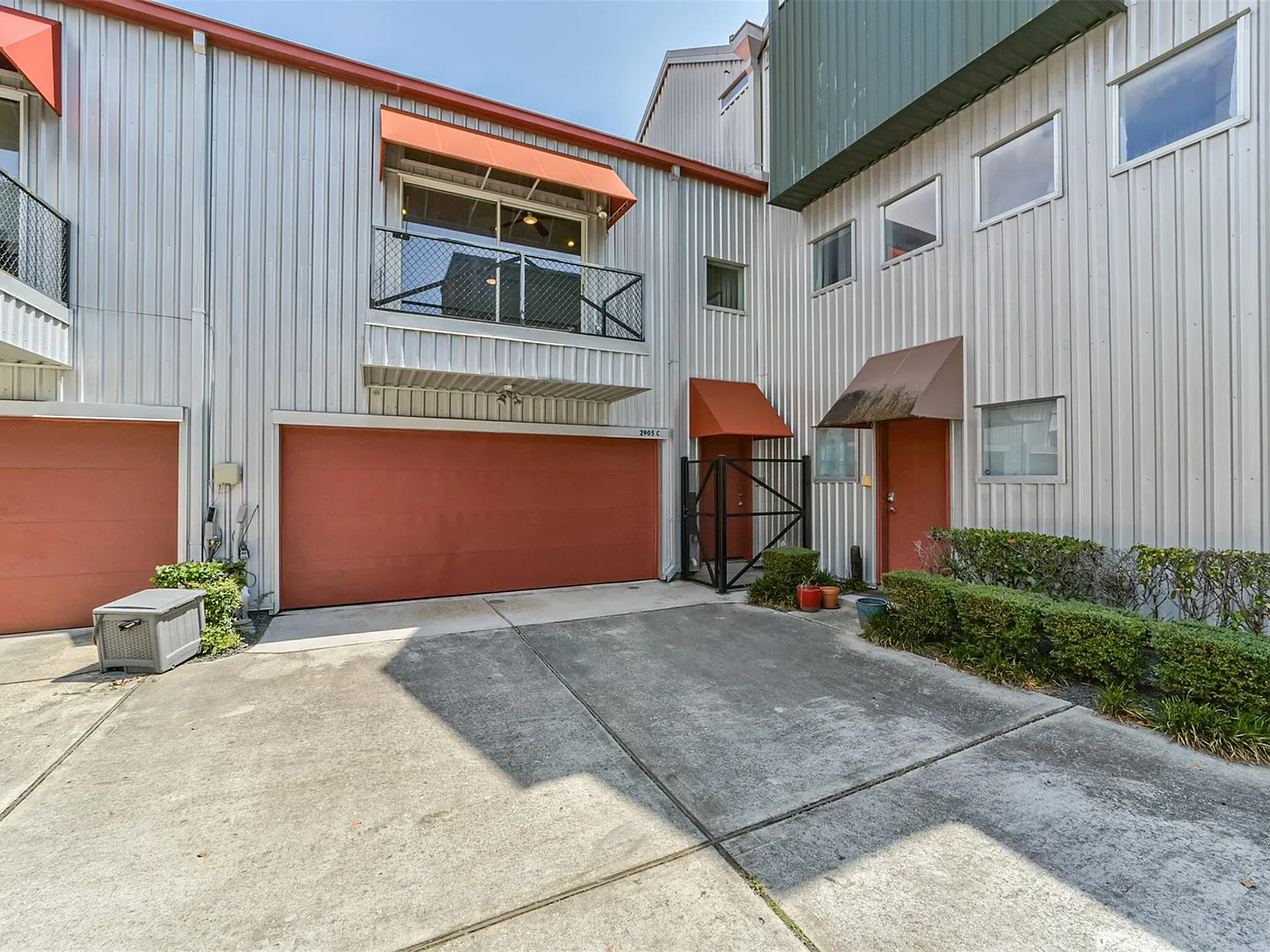2 bed, 2.0 bath, 1890 sqft, $2,450 — Photo 2