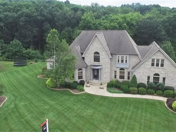208 Greenwood Dr, Wexford, PA 15090