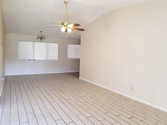 2nd image of 209 E Kearney St