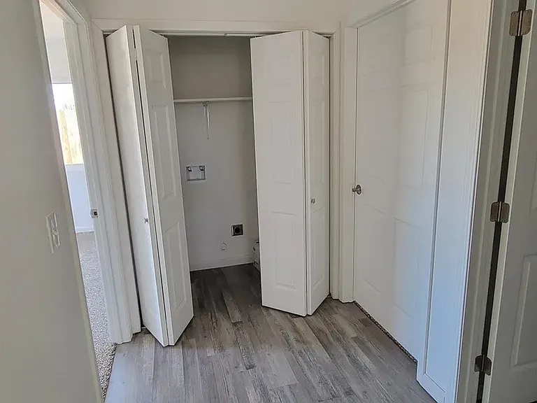 300 N Soderquist Rd #2 — Photo 7