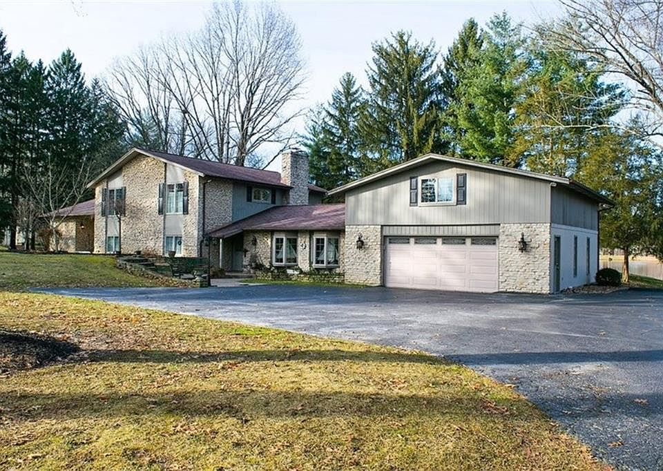 1st image of 7 Crosstie Ln