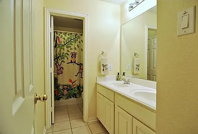 Upstair Bath Room