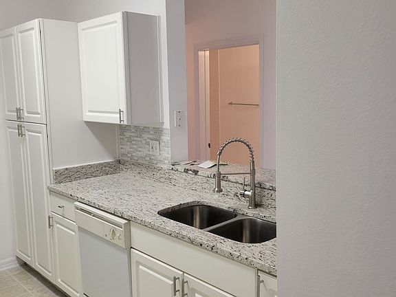 2nd image of 5548 Metrowest Blvd Building 109-6