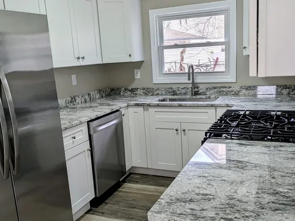 15 Bunkerhill St, Lawrence, MA 01841