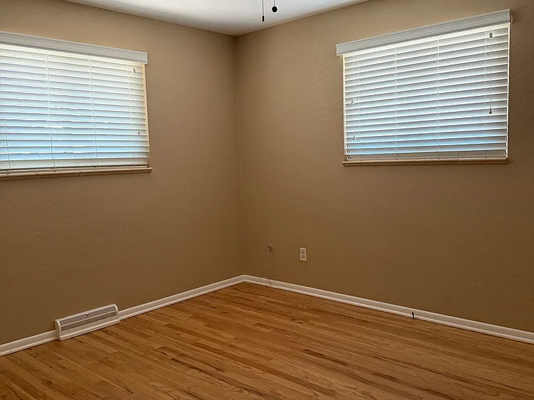 2510 Iris St — Photo 10